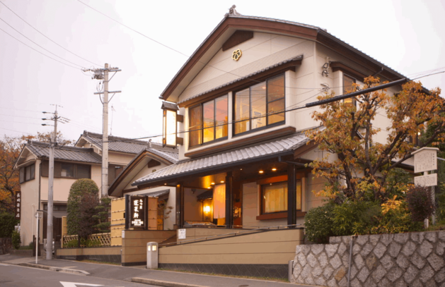蓬莱軒神宮店は予約できる 駐車場の台数と待ち時間 駐車待ちがないのはココ にこトピ
